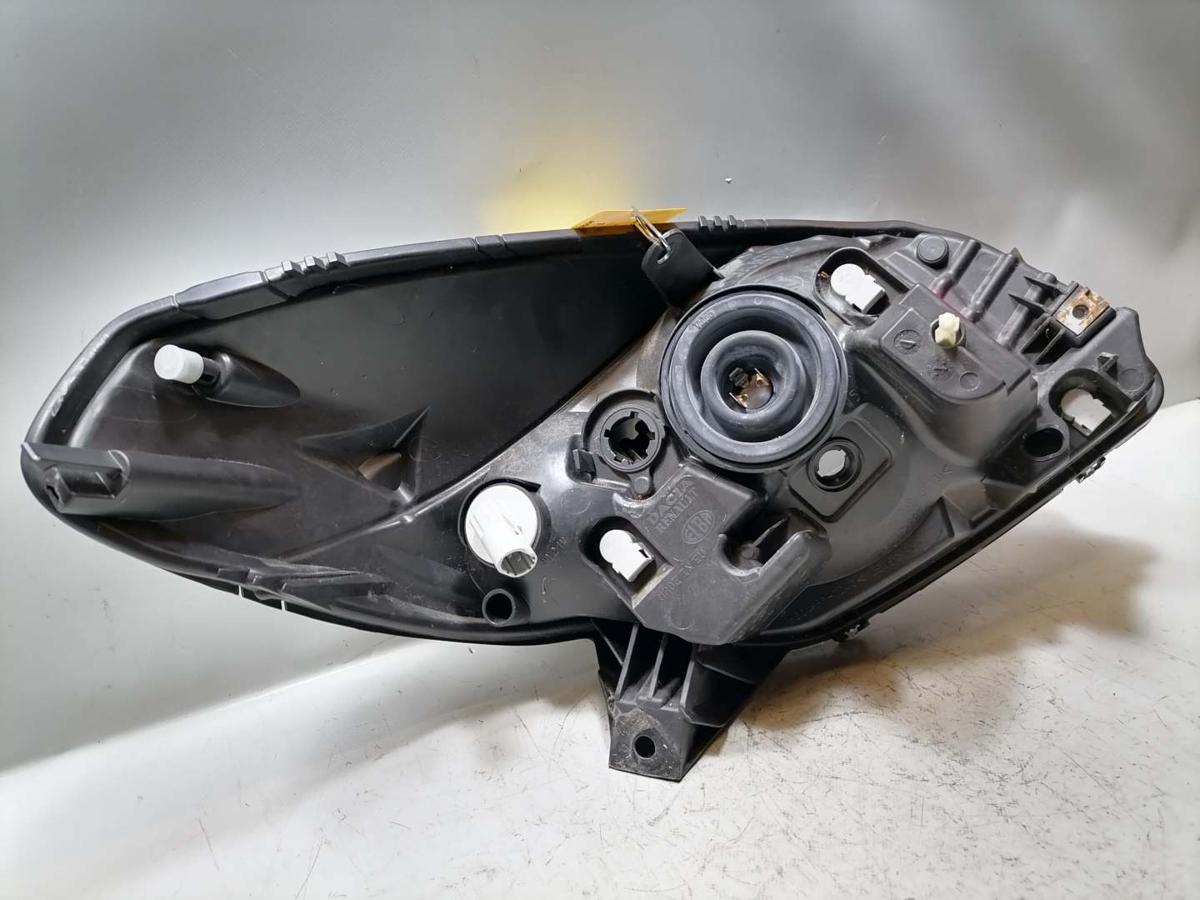 Dacia Sandero 1 original Scheinwerfer vorn links Halogen Bj.2012 Kratzer